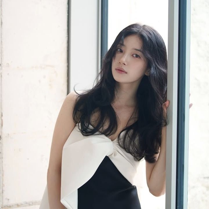 Recent activity shot of Bae Suzy
