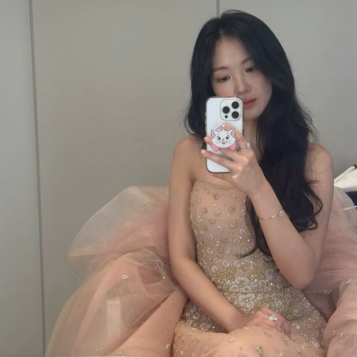 Latest photo of Kim Hyeyoon