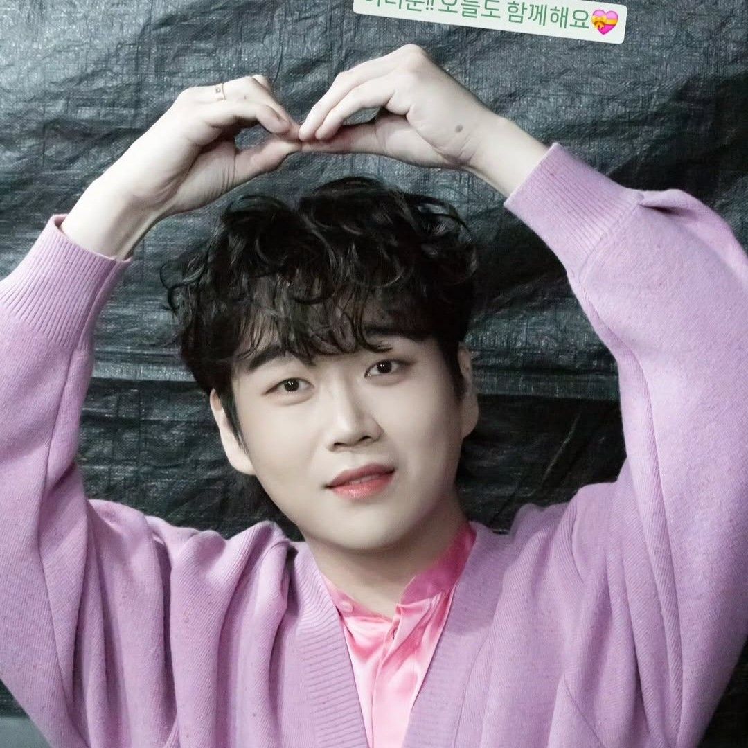 ファン・ヨンウンの最近の活動ショット