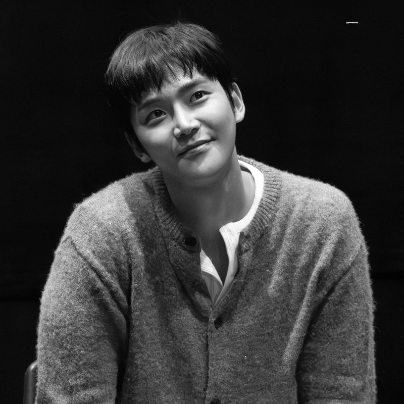 로운의 최신 사진
