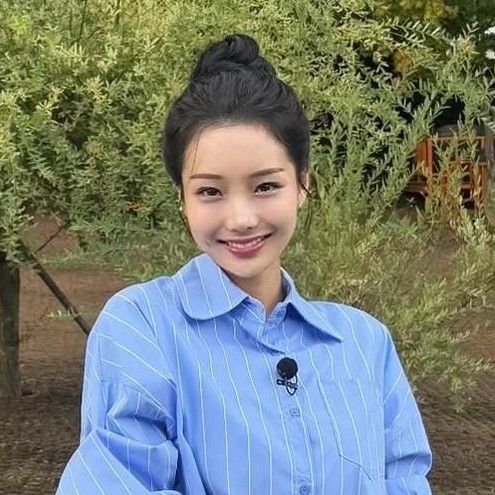 Recent activity shot of Kim Soyeon (2004)