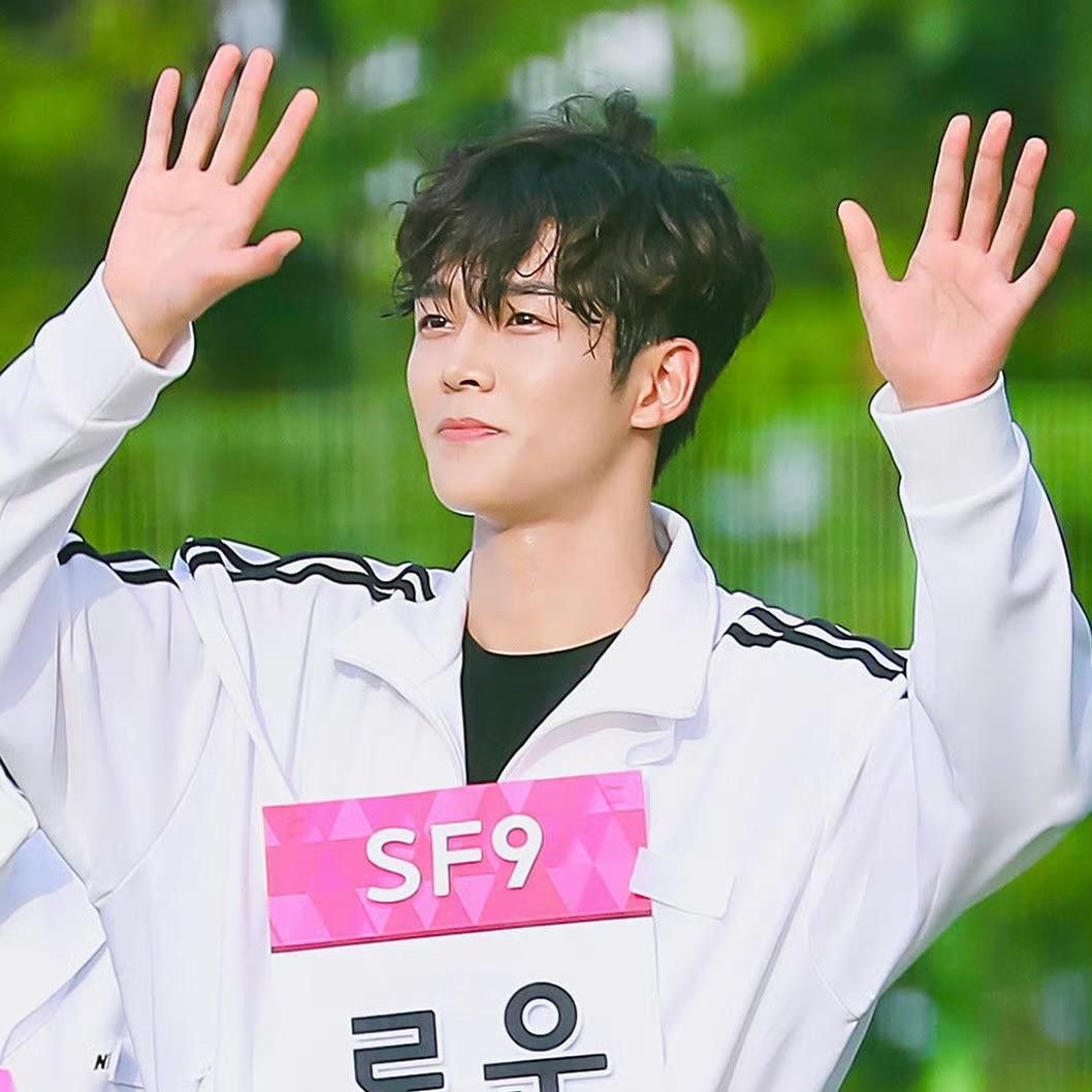 Behind-the-scenes cut of Rowoon