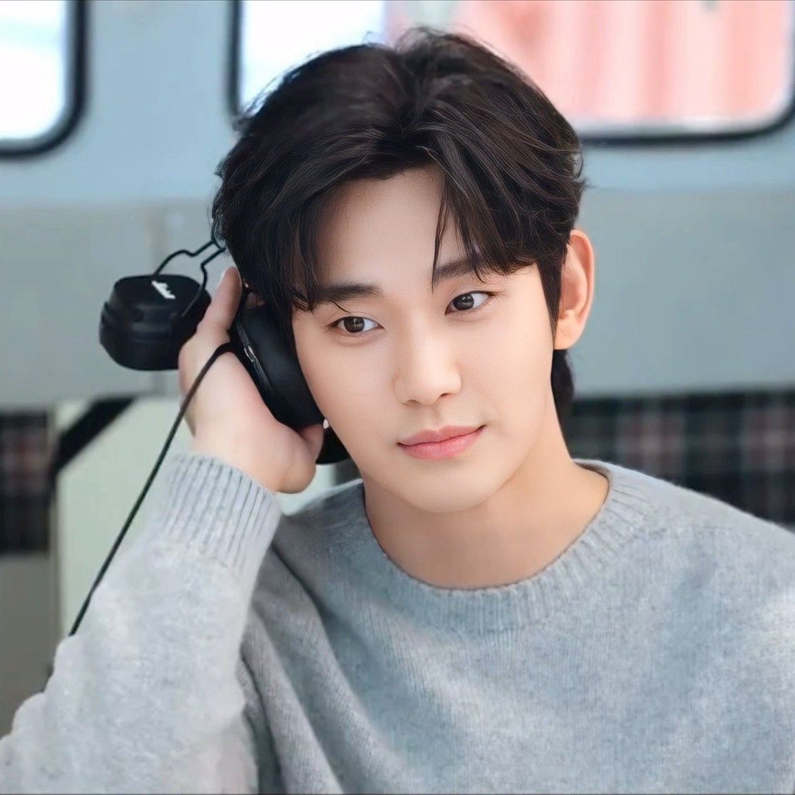 Behind-the-scenes cut of Kim Soohyun