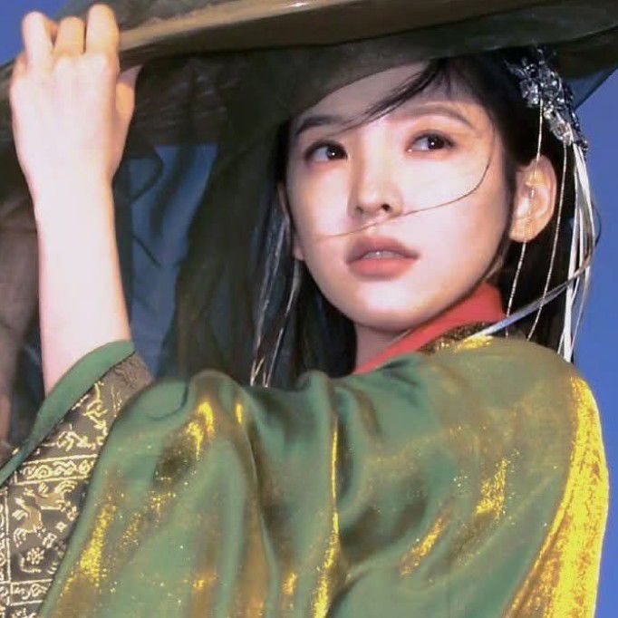 Behind-the-scenes cut of Zhang Ruonan