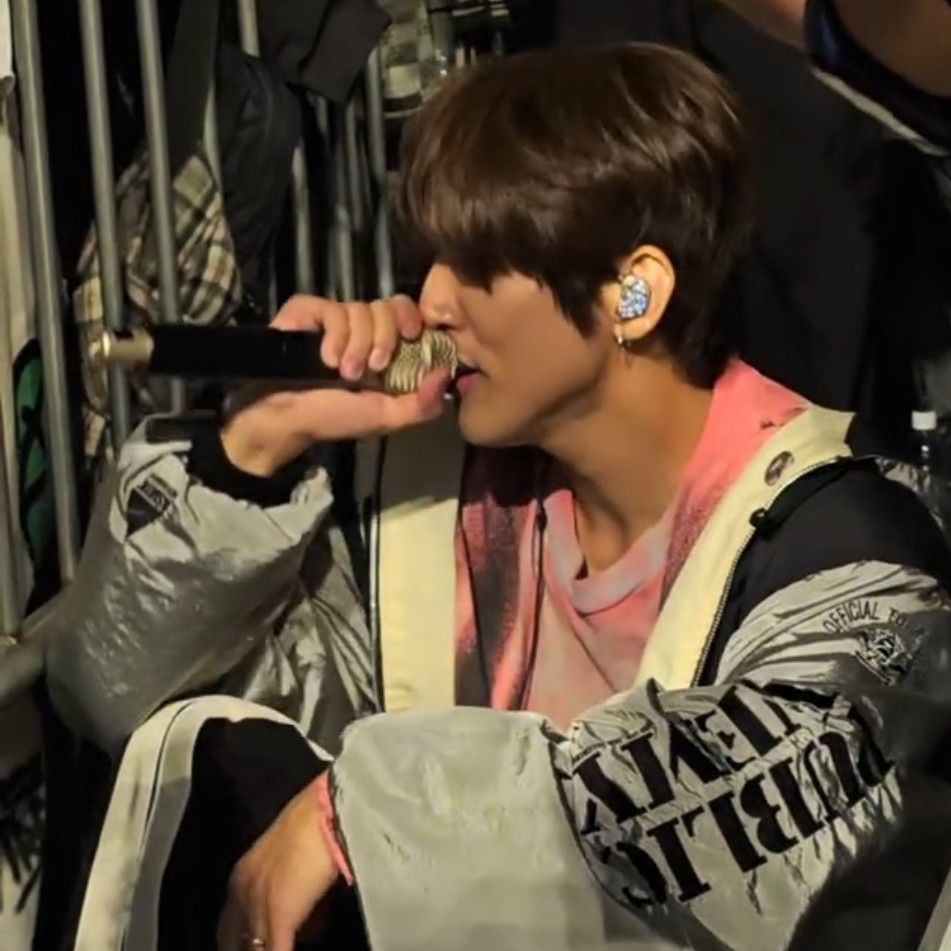 粉絲拍下的李承允瞬間