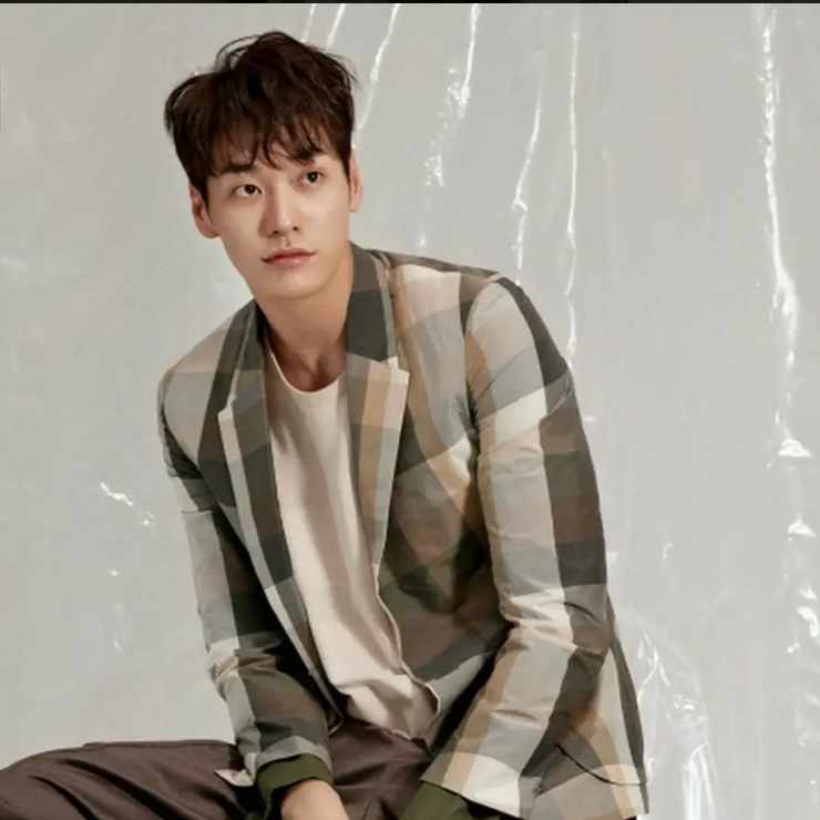 Recent activity shot of Kim Youngkwang
