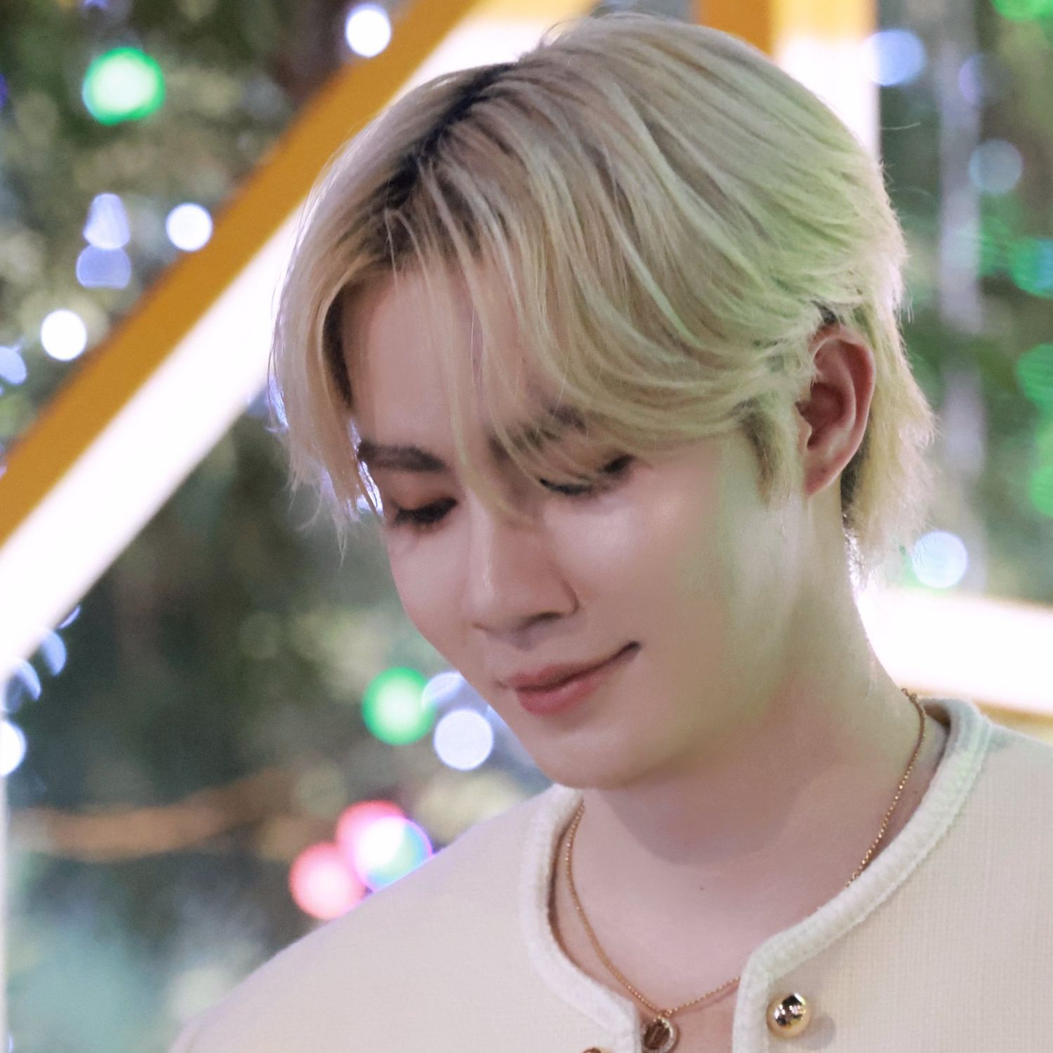 Behind-the-scenes cut of ZeePruk