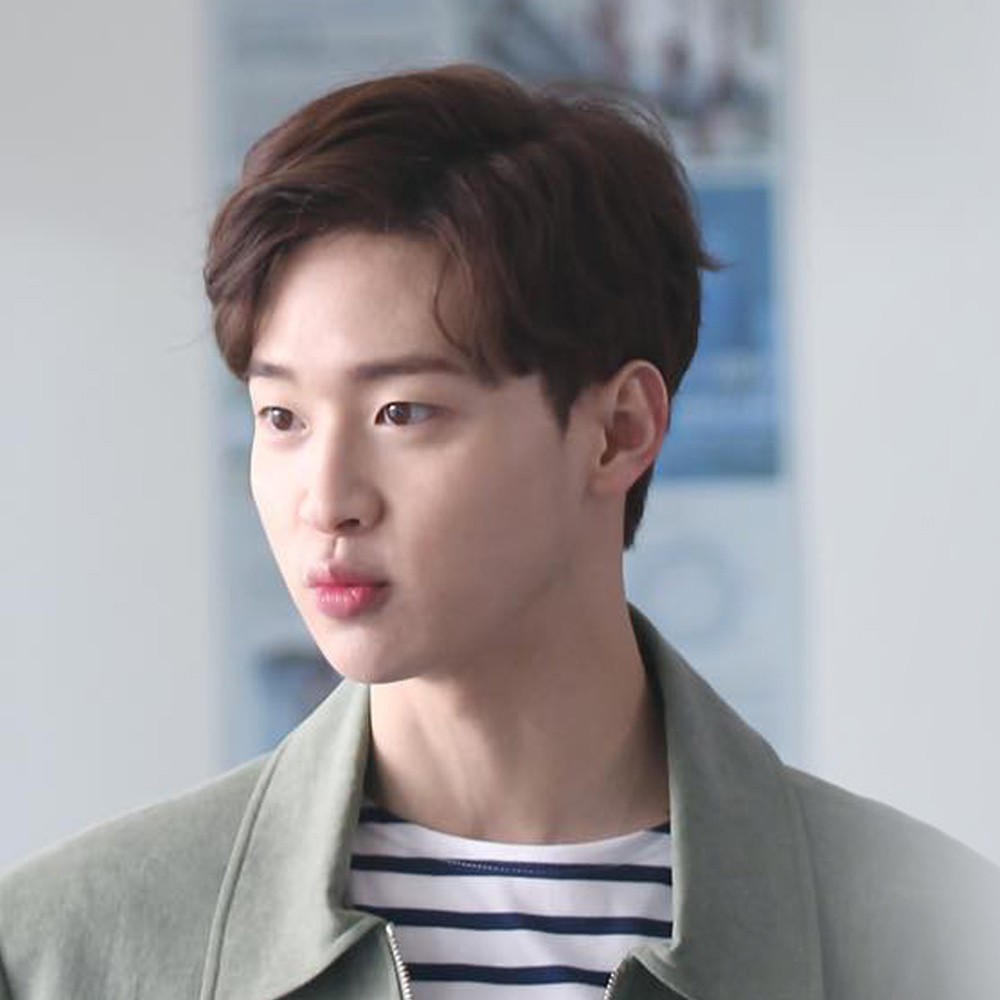 Behind-the-scenes cut of Jang Dongyoon