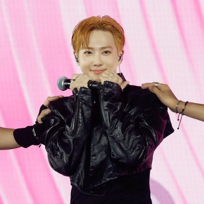 A moment captured by a fan of Suho