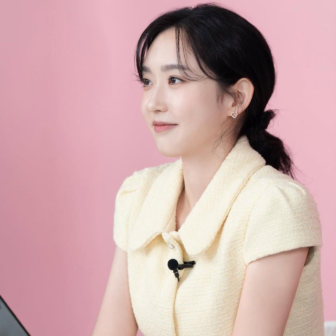 Behind-the-scenes cut of Han Jihyun