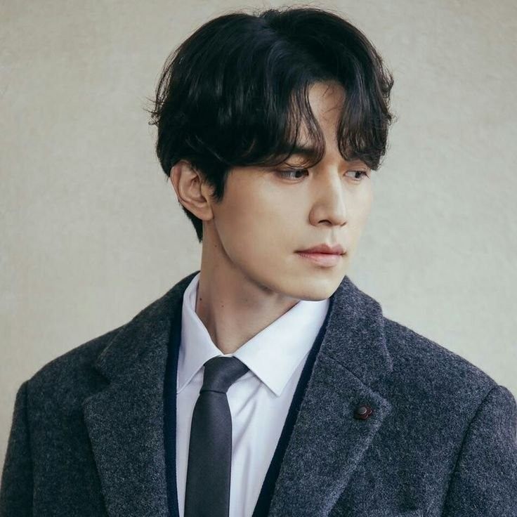 Recent activity shot of Lee Dongwook