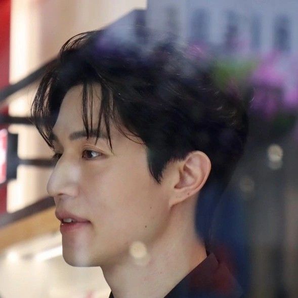 Behind-the-scenes cut of Lee Dongwook