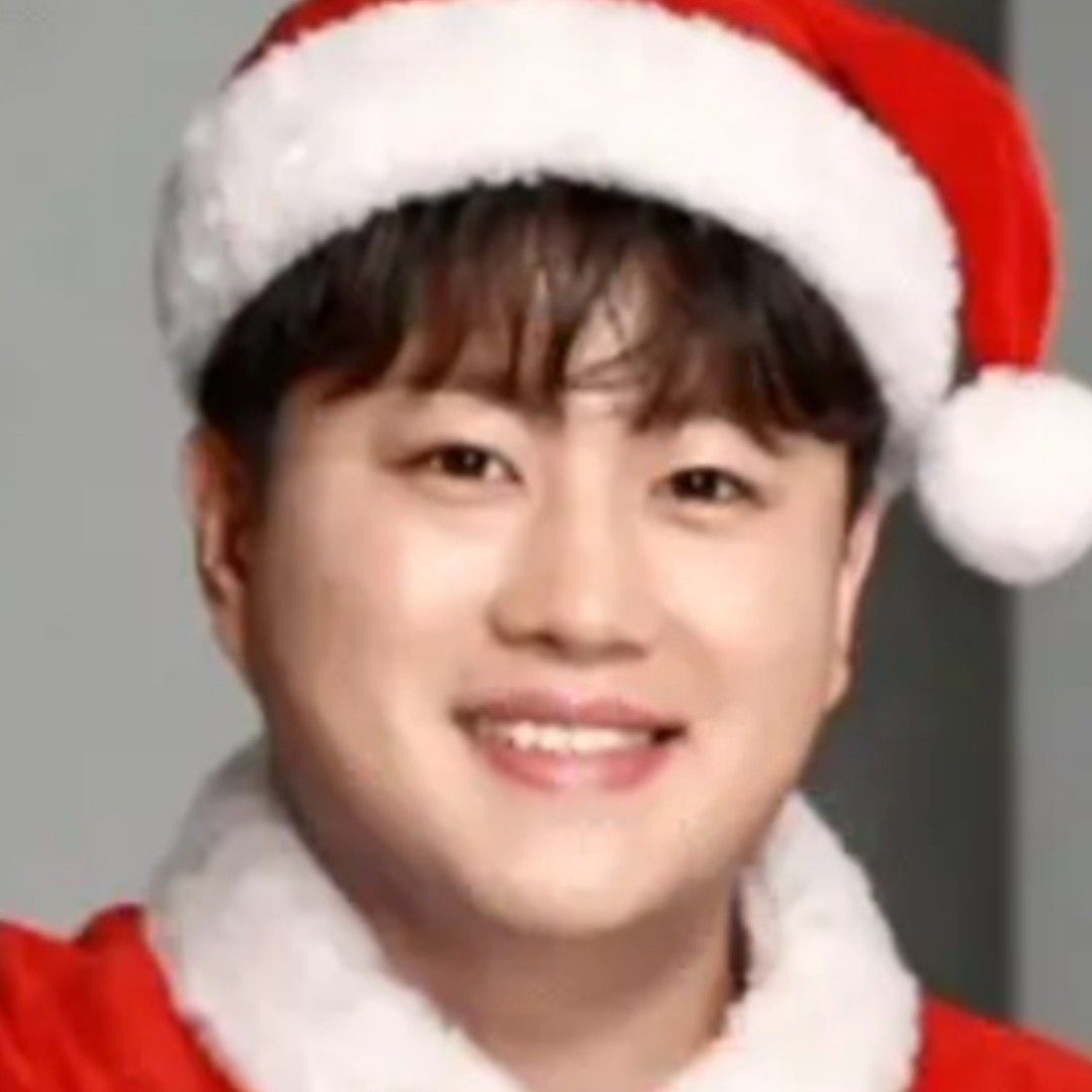 Foto kegiatan terbaru dari Kim Hojoong