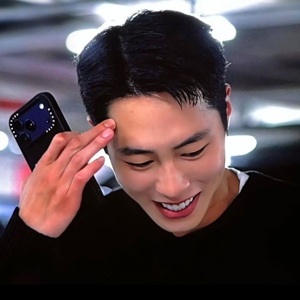 Behind-the-scenes cut of Lee Jaewook