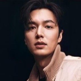 イ・ミンホの最近の活動ショット