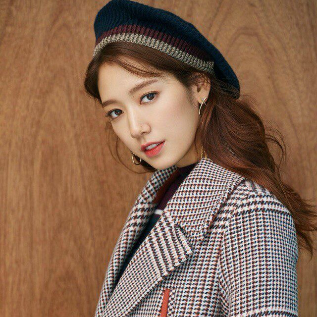 A moment captured by a fan of Park Shinhye