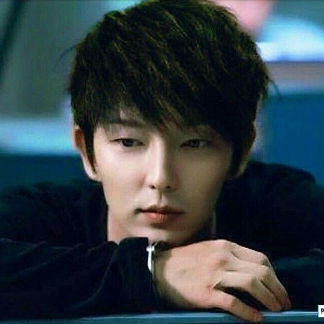 Behind-the-scenes cut of Lee Joongi