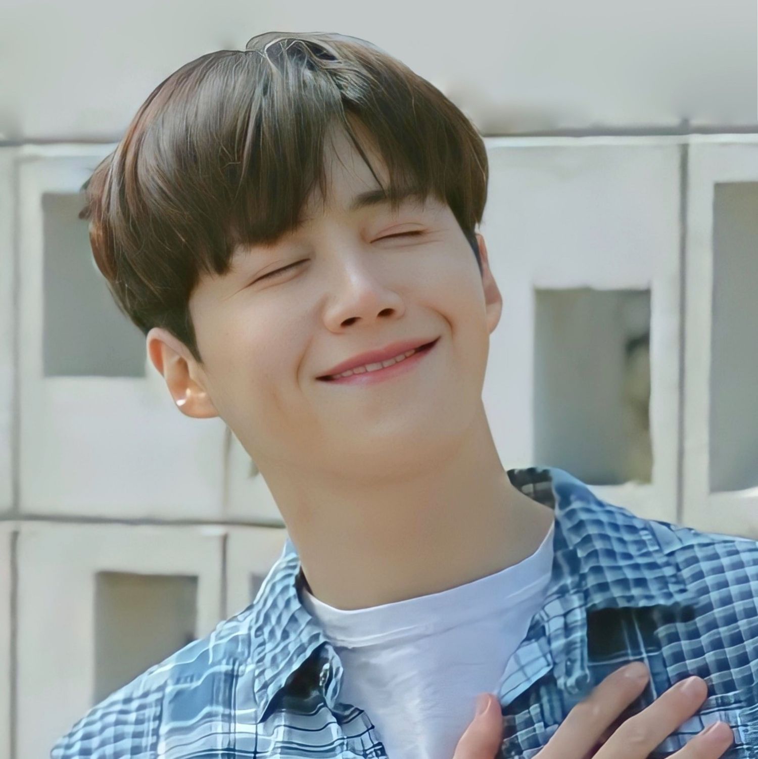Behind-the-scenes cut of Kim Seonho