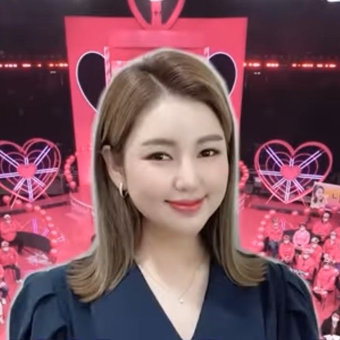 A moment captured by a fan of Song Gain