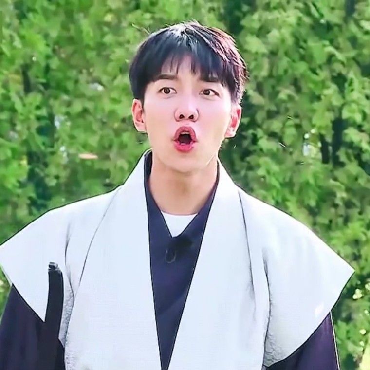 Recent activity shot of Lee Seunggi
