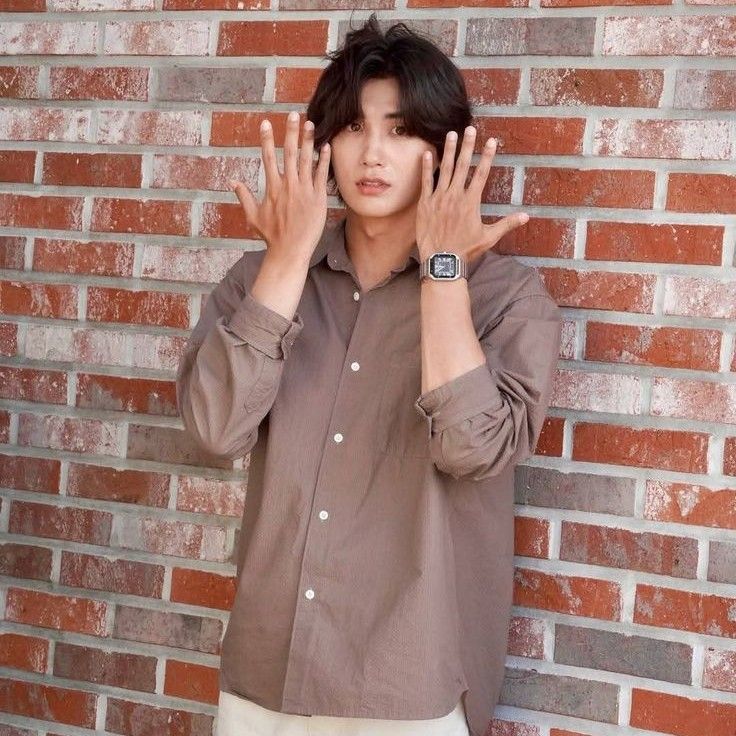 Behind-the-scenes cut of Park Hyungsik