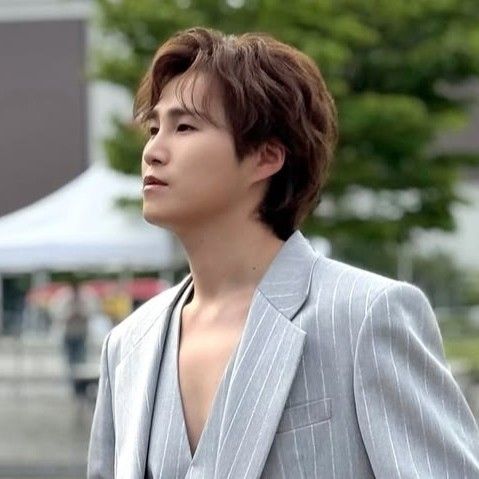 Behind-the-scenes cut of Kim Heejae