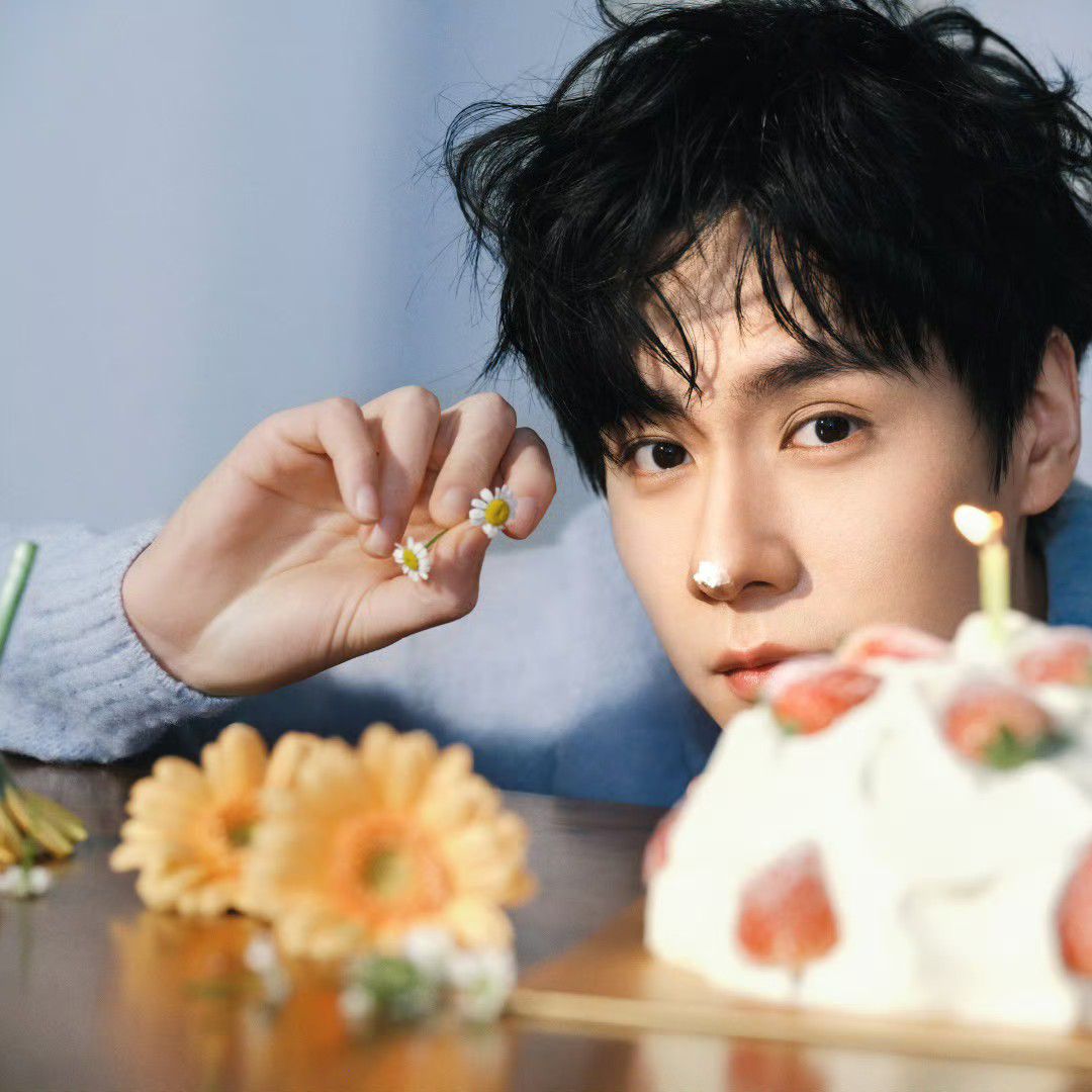 Latest photo of Hu Yitian