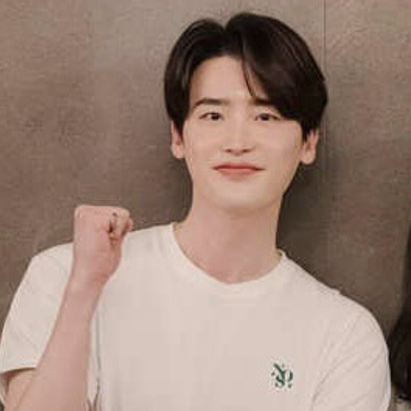 A moment captured by a fan of Lee Jongsuk