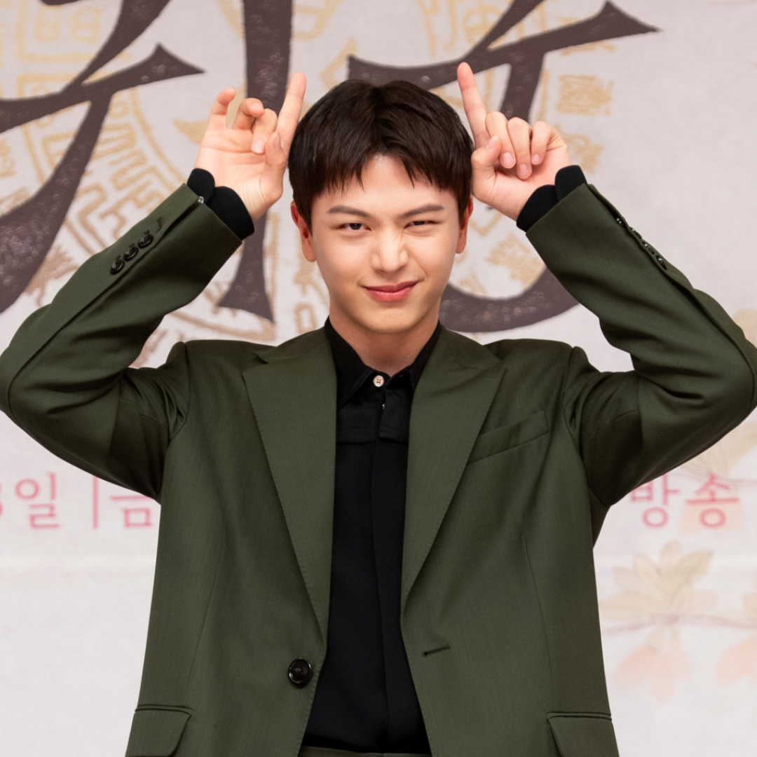 A moment captured by a fan of Yook Sungjae