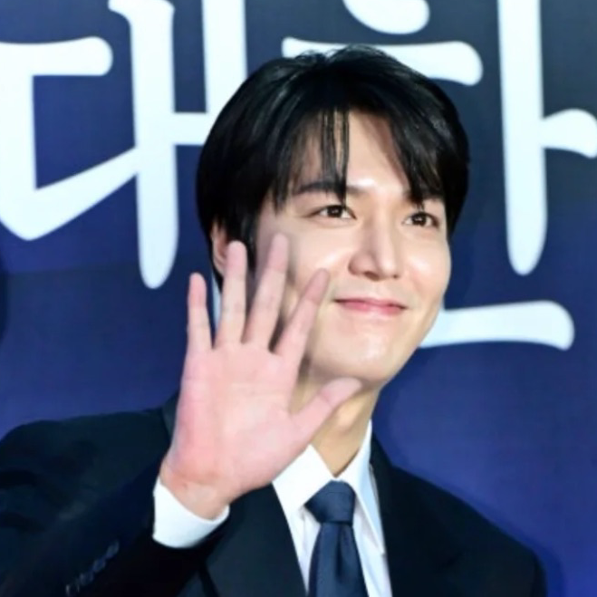 イ・ミンホの最近の活動ショット