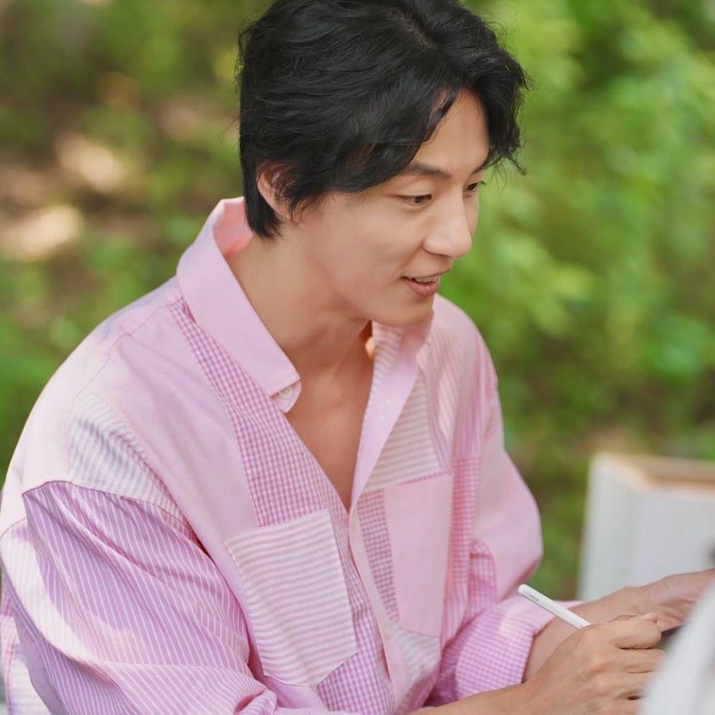 Recent activity shot of Yoon Shiyoon