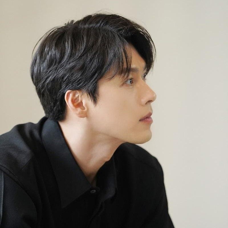 Behind-the-scenes cut of Hyun Bin