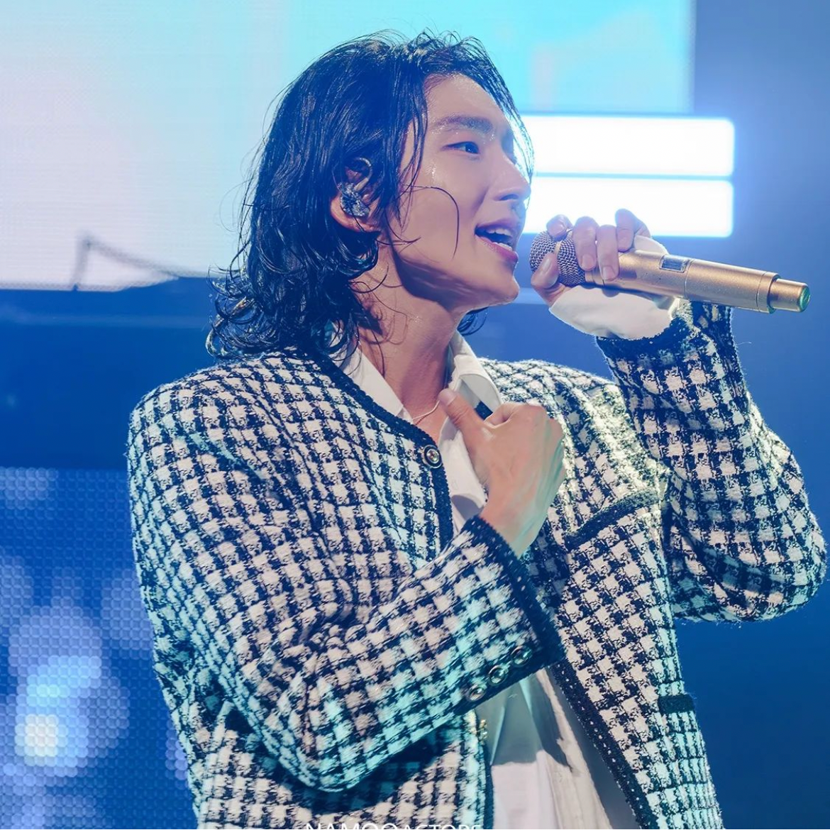 粉丝拍下的李准基瞬间