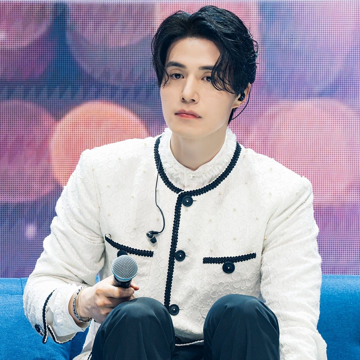 A moment captured by a fan of Lee Dongwook