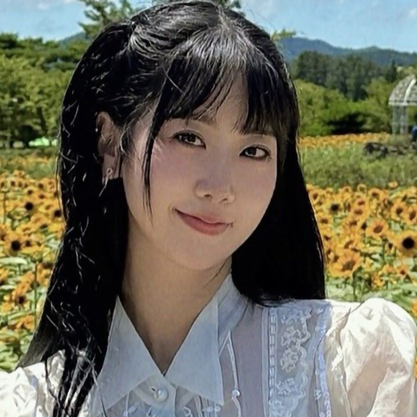 Behind-the-scenes cut of Kang Hyeyeon