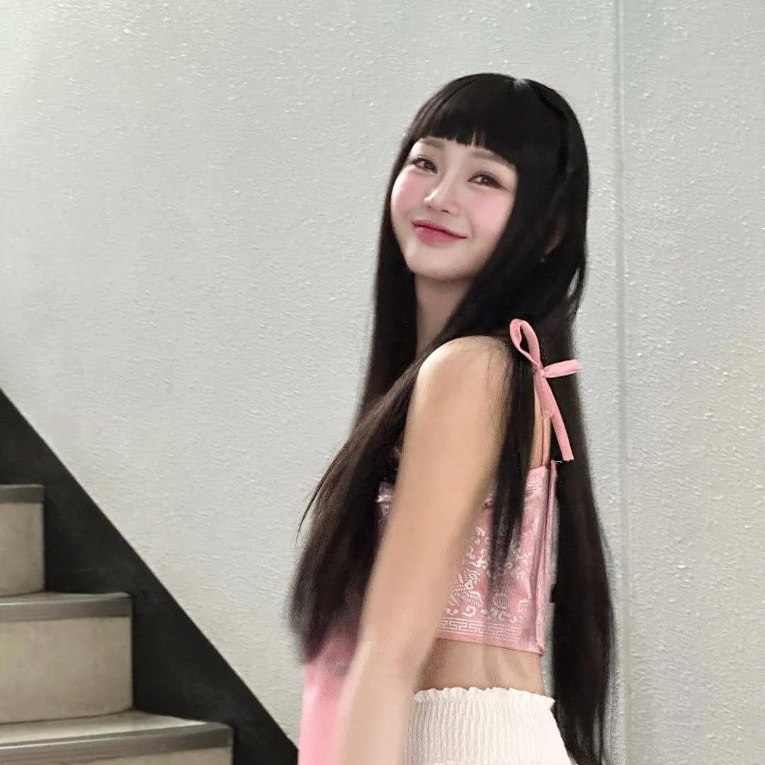 Behind-the-scenes cut of Hong Jiyoon