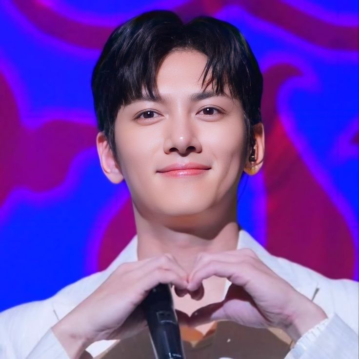 粉絲拍下的池昌旭瞬間