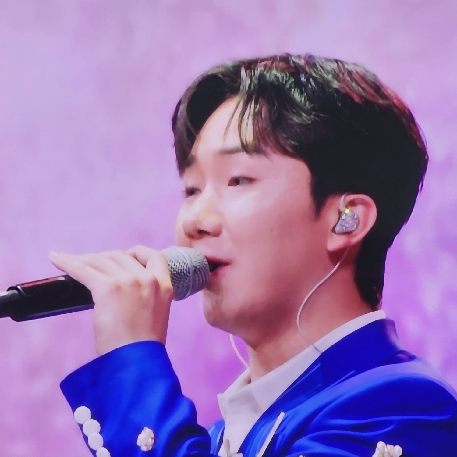 A moment captured by a fan of Nam Seungmin