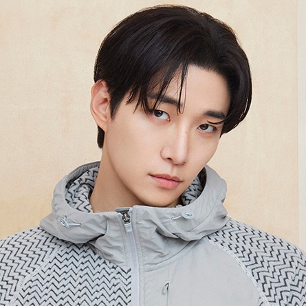 Behind-the-scenes cut of Lee Junho