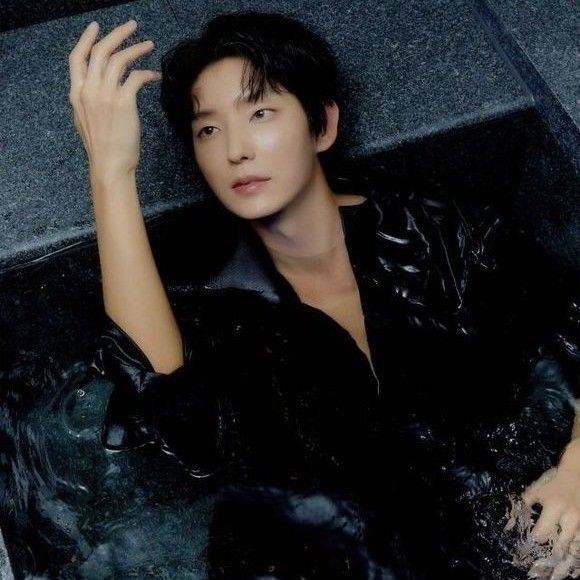 Behind-the-scenes cut of Lee Joongi