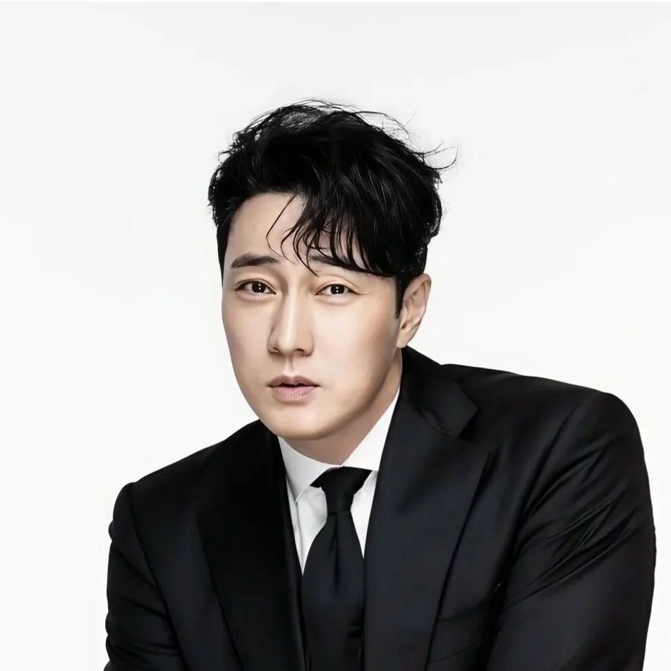 Behind-the-scenes cut of So Jisub