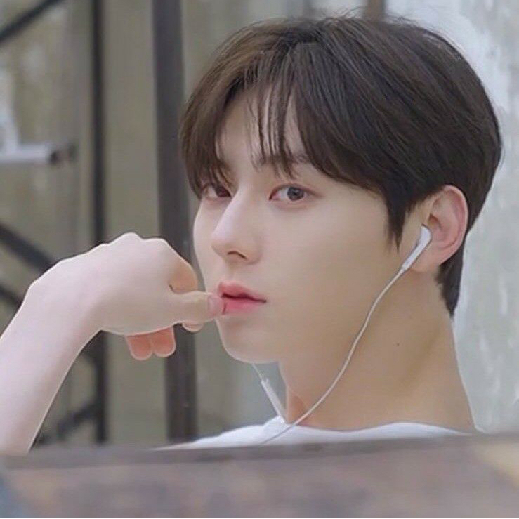 Behind-the-scenes cut of Hwang Minhyun