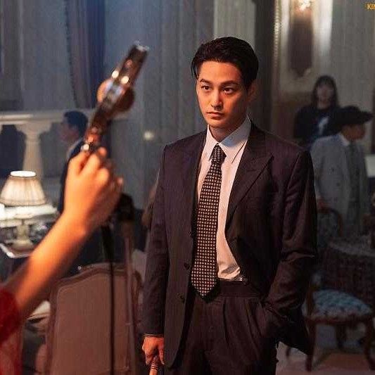 Behind-the-scenes cut of Kim Bum