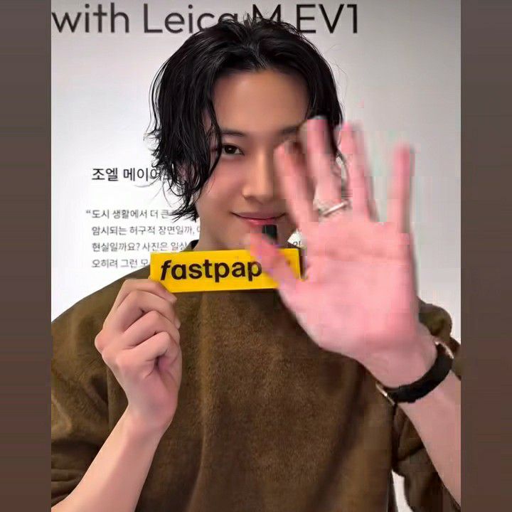 A moment captured by a fan of Lee Jongwon