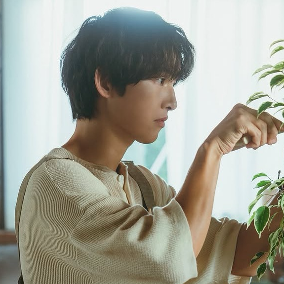 Behind-the-scenes cut of Song Joongki