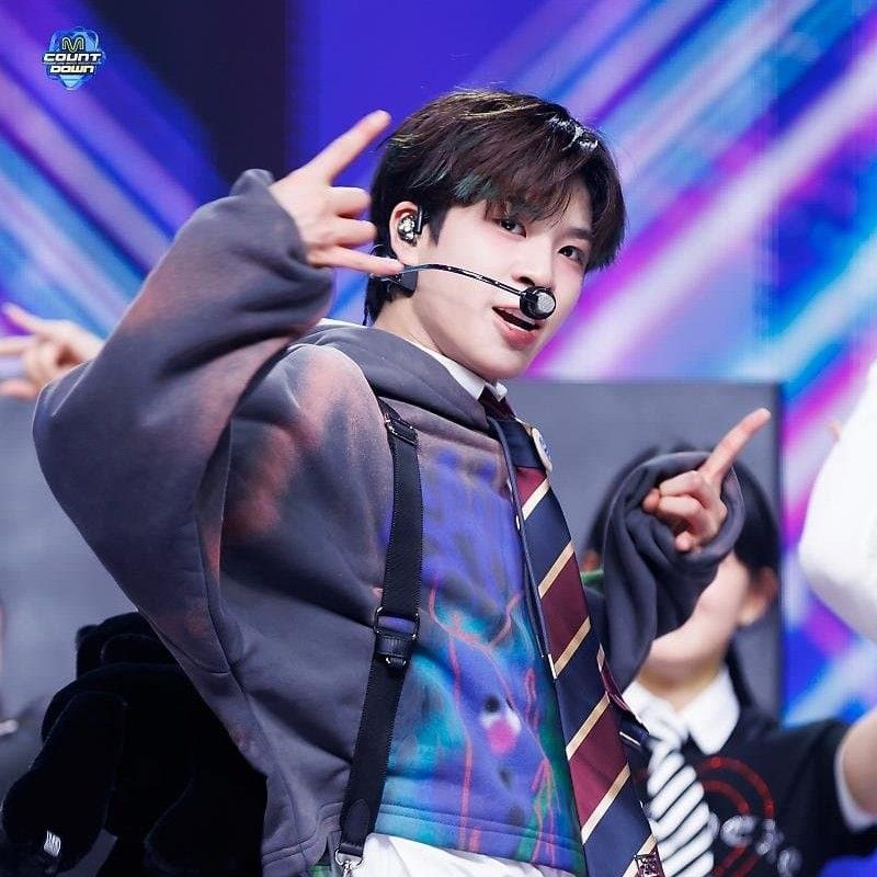 Behind-the-scenes cut of Jeong Dongwon