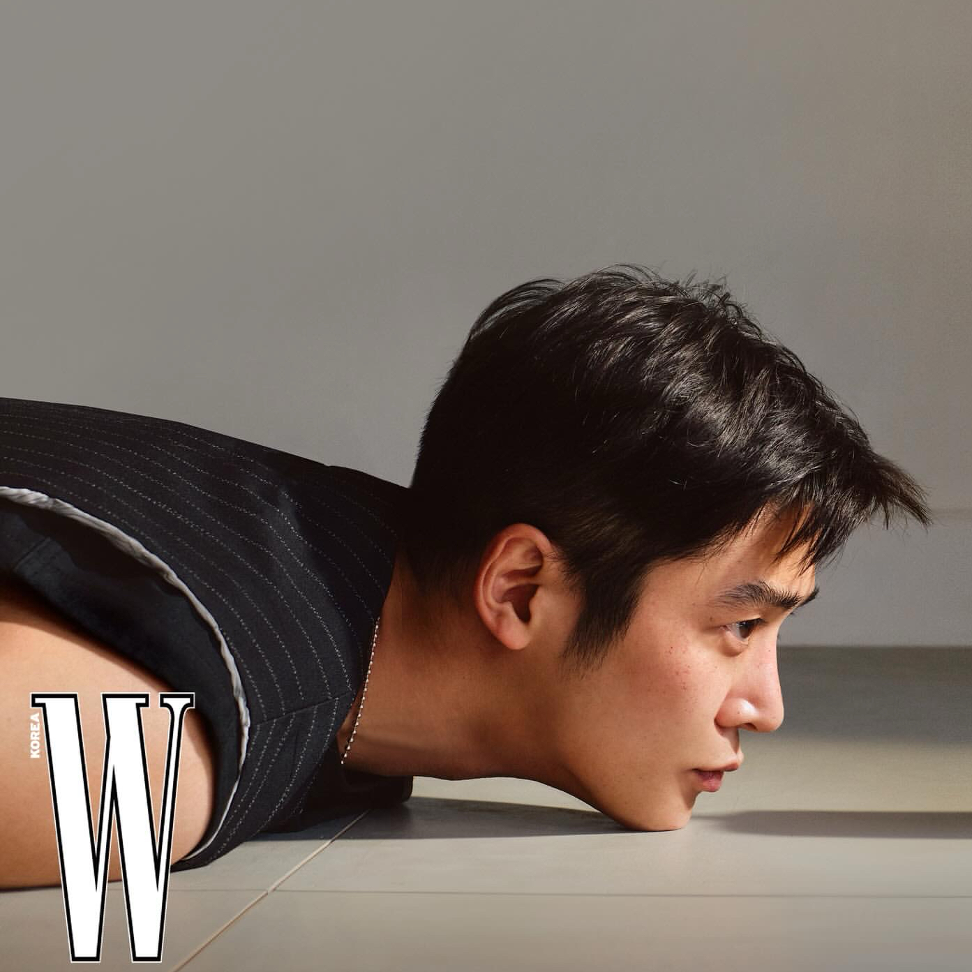 Behind-the-scenes cut of Rowoon