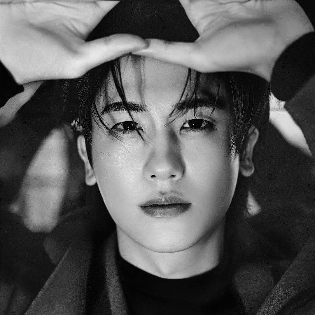 A moment captured by a fan of Park Hyungsik