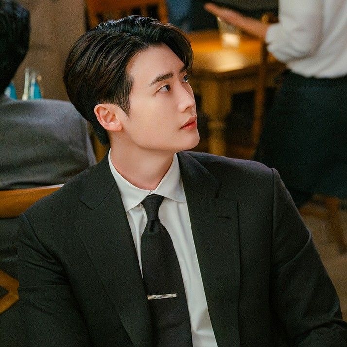 Behind-the-scenes cut of Lee Jongsuk