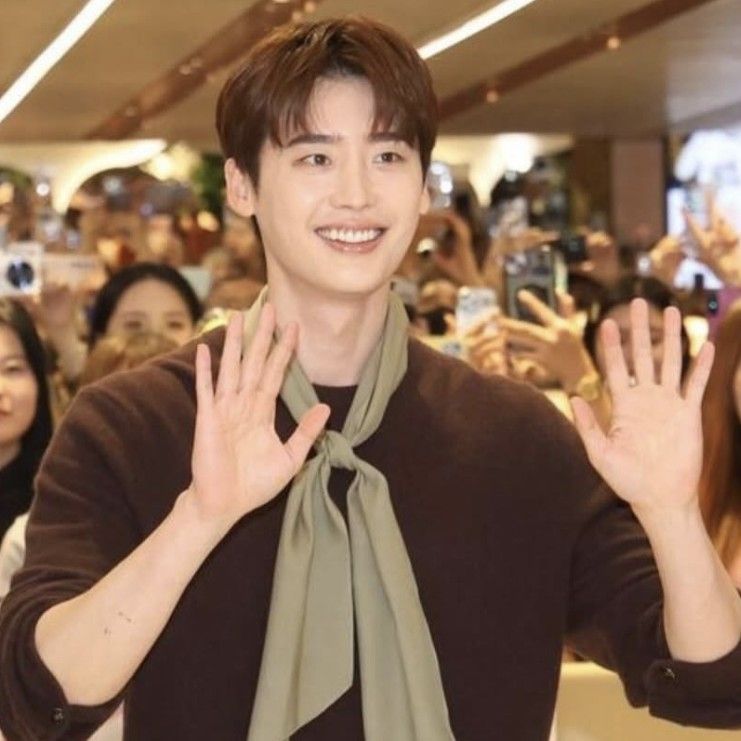 A moment captured by a fan of Lee Jongsuk